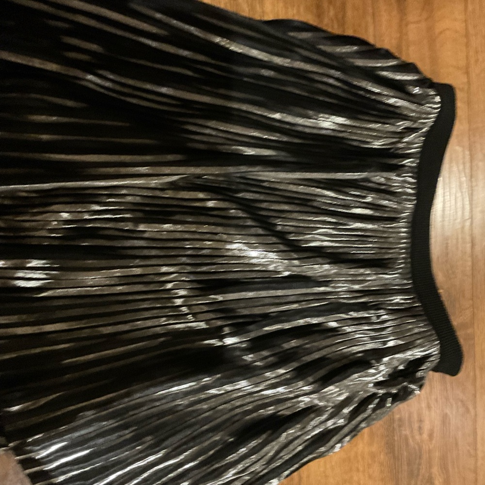 EXPRESS PLEATED SKIRT - Picture 2 of 8